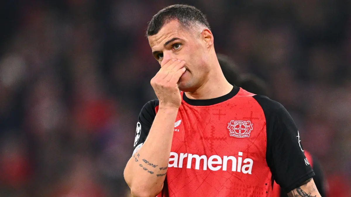 Bayern München - Bayer Leverkusen: 05.03.2025, Bayern, München: Fußball, Champions League, FC Bayern München - Bayer Leverkusen, Achtelfinale, Hinspiel, Allianz Arena, Leverkusens Granit Xhaka reagiert enttäuscht. Foto: Tom Weller/dpa +++ dpa-Bildfunk +++