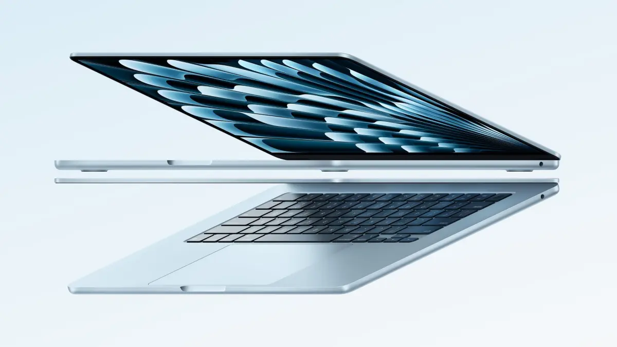 Macbook Air: HANDOUT - Neu ist auch Himmelblau als buntere Farbe zusätzlich zu den gewohnten Farbtönen des Macbook Air. (zu dpa: «Apples Macbook Air wird mit neuem Chip günstiger») Foto: Apple Inc./dpa-mag - ACHTUNG: Nur zur redaktionellen Verwendung im Zusammenhang mit dem genannten Text und nur bei vollständiger Nennung des vorstehenden Credits - Honorarfrei nur für Bezieher des Dienstes dpa-Magazin +++ dpa-Magazin +++