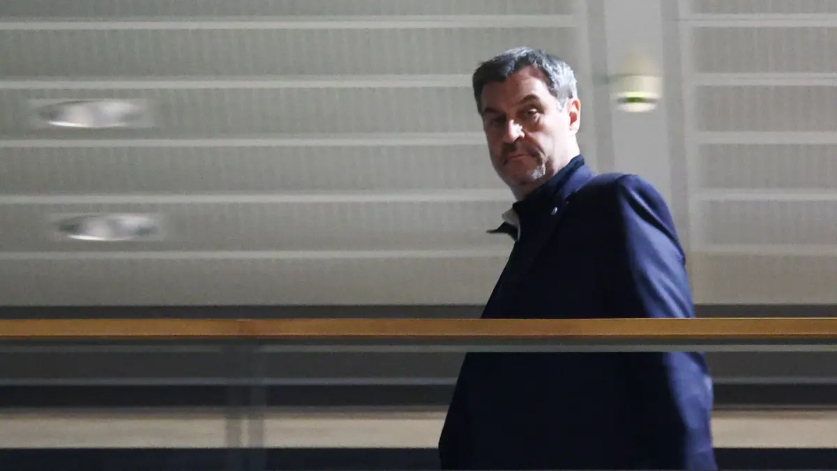 Entwicklung bei der Koalitionsbildung: 06.03.2025, Berlin: Markus Söder (CSU), Ministerpräsident von Bayern, geht durch das Jakob-Kaiser-Haus während der Sondierungsgespräche. Union und SPD setzen die Sondierungsgespräche am Donnerstag fort, um weitere Entscheidungen bei den Themen Haushalt, Wettbewerbsfähigkeit, innere Sicherheit und Migration zu treffen. Foto: Hannes P. Albert/dpa +++ dpa-Bildfunk +++