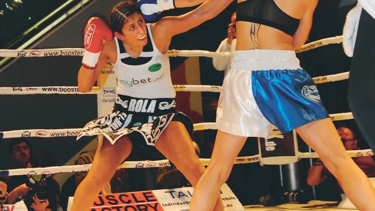 Die frühere Profiboxerin Rola El-Halabi ist heute selbstständiger Coach. (Hier inm Kampf gegen Eva Halasi 2017)