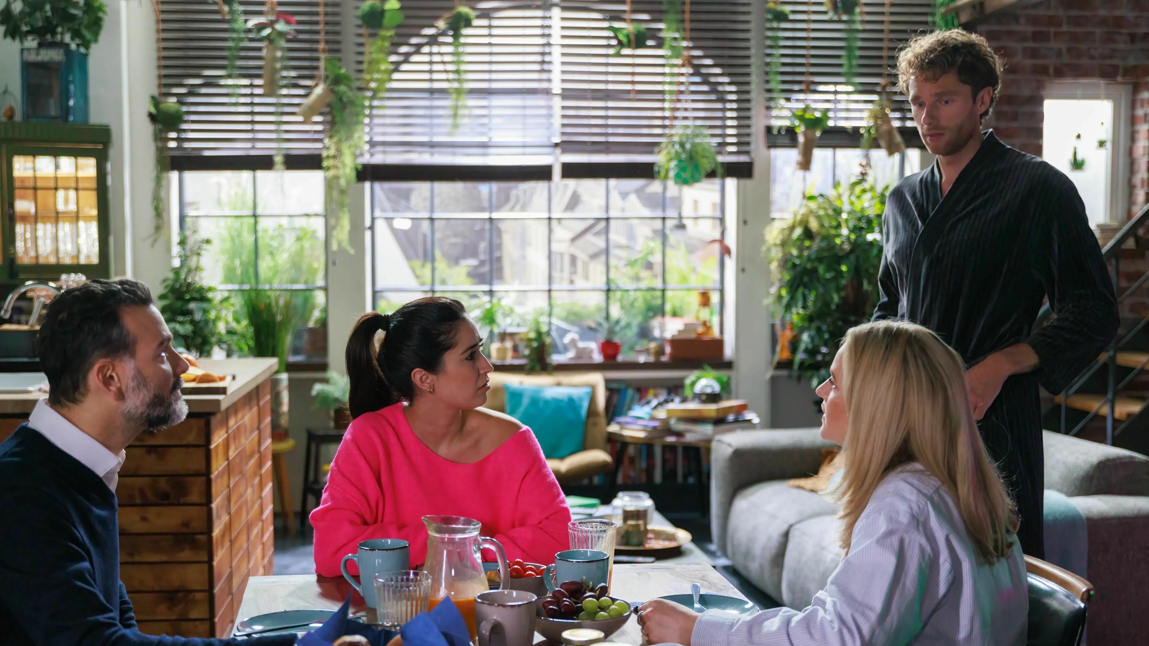 Neue Folgen auf RTL+: So startet die Woche bei GZSZ, AWZ und Unter uns | swp.de