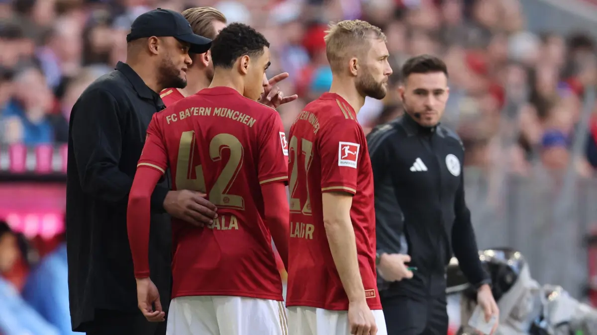 Bayern Munich's Belgian head coach Vincent Kompany instructs Bayern Munich's German midfielder #42 Jamal Musiala, Bayern Munich's English forward #09 Harry Kane (C - Hidden) and Bayern Munich's Austrian midfielder #27 Konrad Laimer during a substitution during the German first division Bundesliga football match between Bayern Munich and VfL Bochum in Munich, southern Germany, on March 8, 2025. (Photo by Alexandra BEIER / AFP) / DFL REGULATIONS PROHIBIT ANY USE OF PHOTOGRAPHS AS IMAGE SEQUENCES AND/OR QUASI-VIDEO