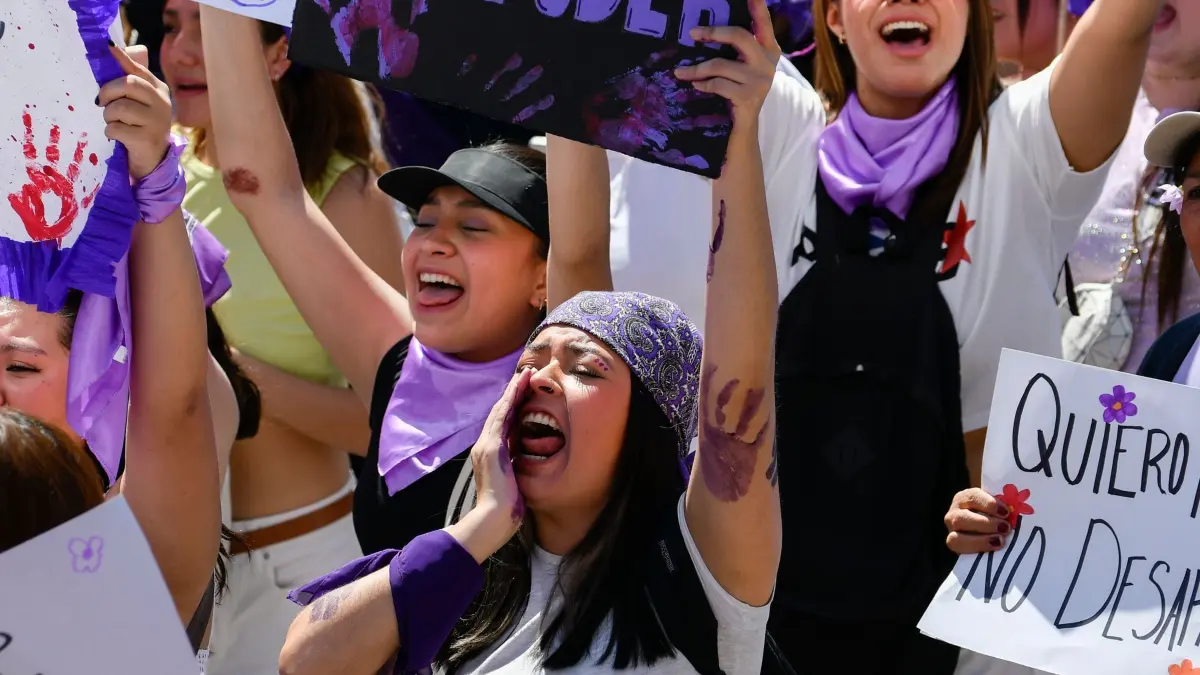 Internationaler Frauentag - Mexiko: 08.03.2025, Mexiko, Mexiko-Stadt: Frauen demonstrieren gegen geschlechtsspezifische Gewalt anlässlich des Internationalen Frauentags. Foto: Rebeca Herrera/AP/dpa +++ dpa-Bildfunk +++