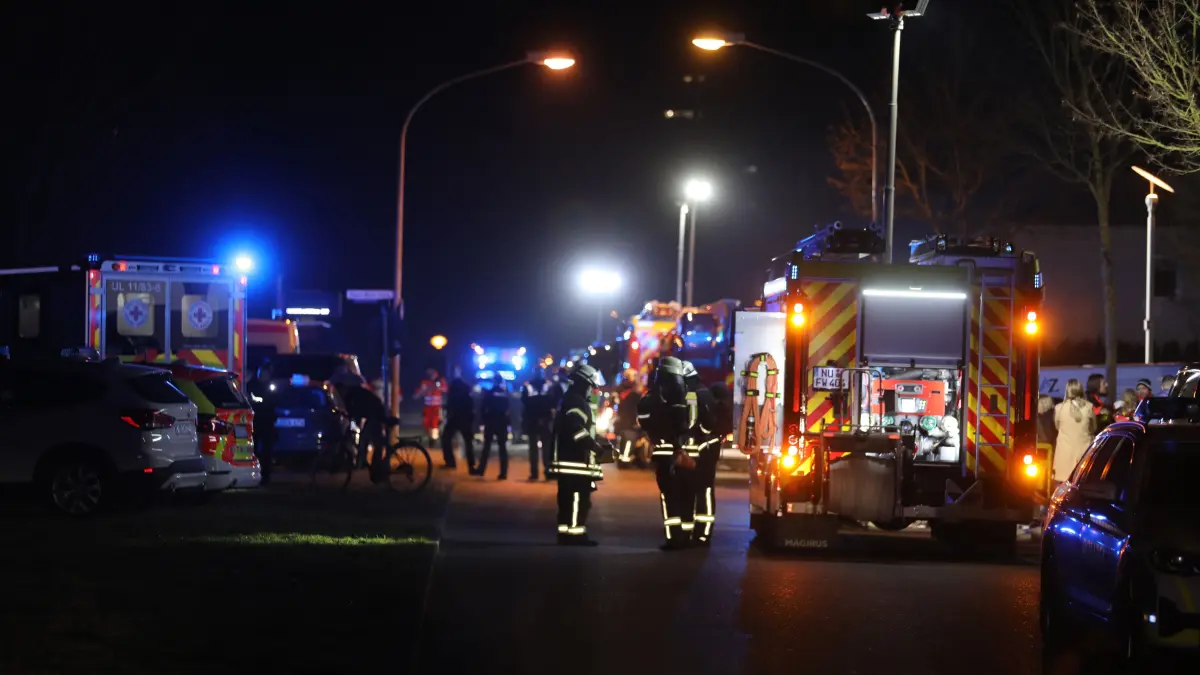 Durch das schnelle Eingreifen der Feuerwehren Neu-Ulm und Ulm konnte der Zimmerbrand letztendlich schnell gelöscht und ein weiteres Übergreifen des Feuers größtenteils verhindert werden.