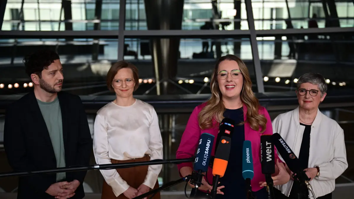 The co-leaders of Germany's The Greens party Franziska Brantner (2ndR) and Felix Banaszak (L) and the parliamentary group co-leaders of Germany's Greens party Katharina Droege (C) and Britta Hasselmann (R) give a press statement in Berlin, on March 10, 2025. The Greens don't want to support the bill planned by the CDU/CSU and SPD for their financial package in the Bundestag. (Photo by Tobias SCHWARZ / AFP)