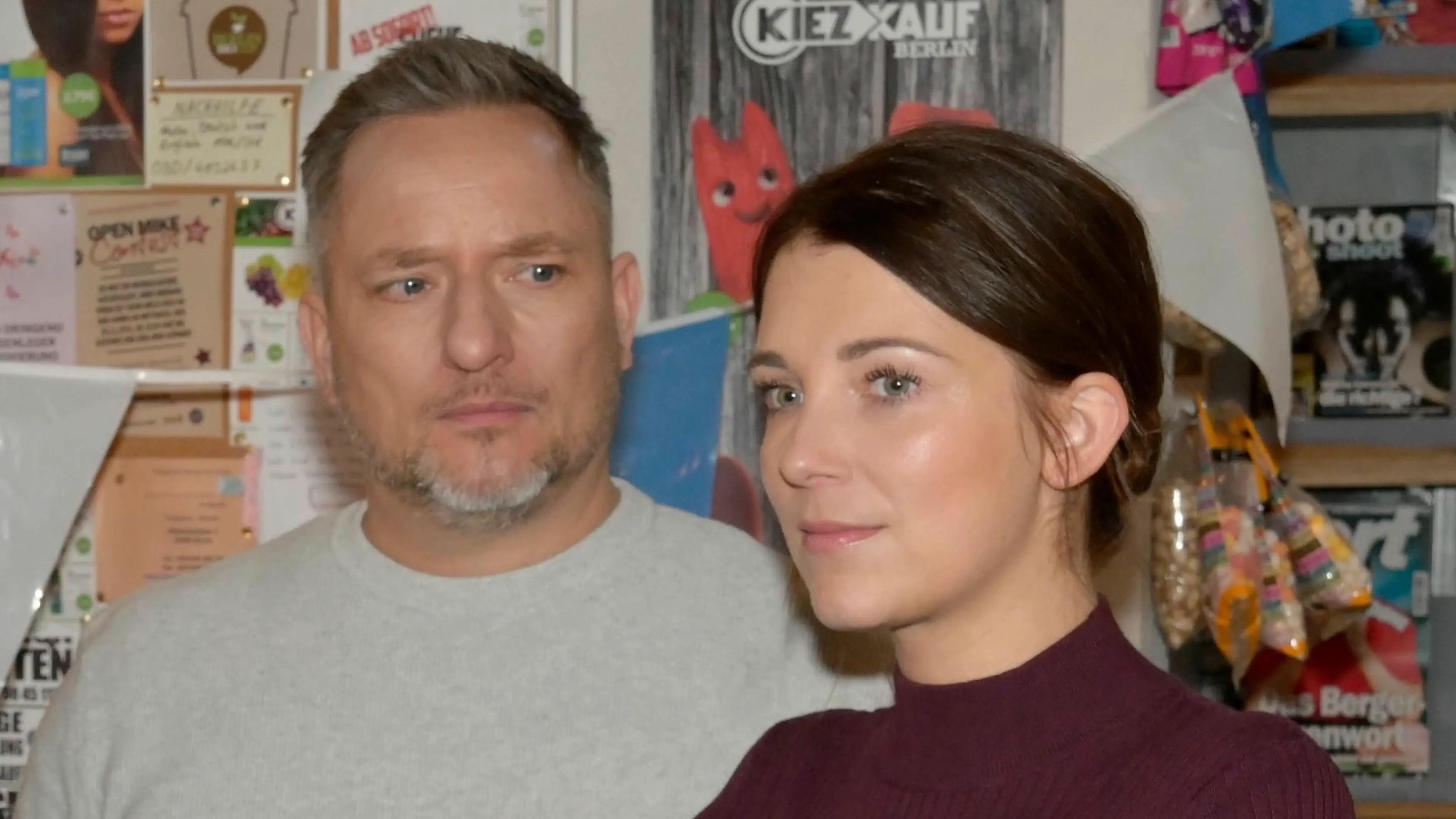 Michi (Lars Pape) und Lilly (Iris Mareike Steen) wollen ihr Geheimnis für sich behalten.
