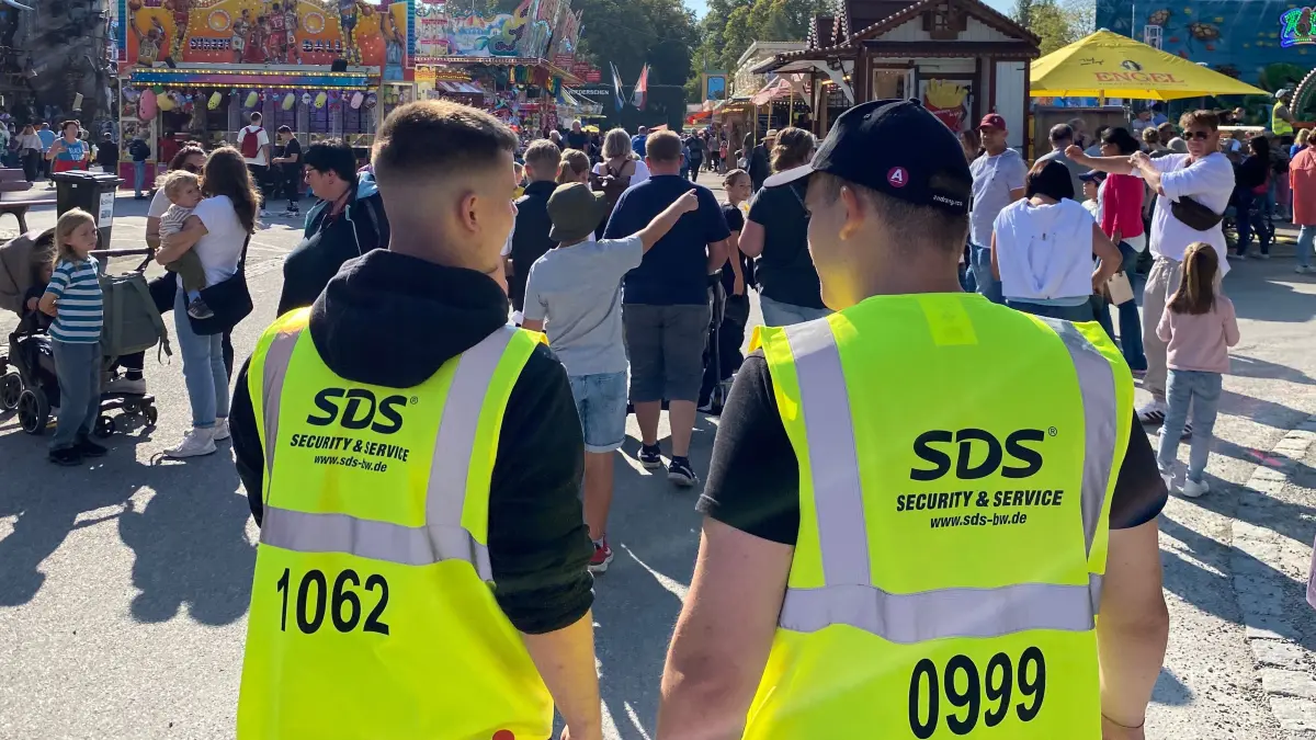 Auf dem Fränkischen Volksfest sind bereits Mitarbeiter eines Security-Dienstes im Einsatz. Nun soll ein privater Sicherheitsdienst für nächtliche Patrouillen beauftragt werden.