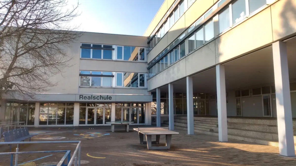 Unter anderem an der Balinger Realschule muss viel saniert und modernisiert werden. An der Notwendigkeit zweifelte im Technischen Ausschuss niemand. Das Gremium fühlte sich allerdings „nicht mitgenommen“.