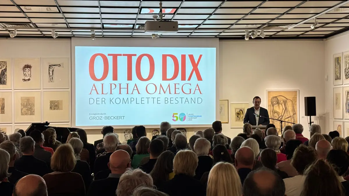 Das Kunstmuseum Albstadt eröffnete am Freitag, 14. März den ersten Teil der großen Jubiläumsschau „Otto Dix – Alpha Omega. Der komplette Bestand“. Nach einer Begrüßung durch Bürgermeister Udo Hollauer (Bild) führen Museumsdirektor Dr. Kai Hohenfeld und seine Stellvertreterin Melanie Löckel in die Ausstellung ein.