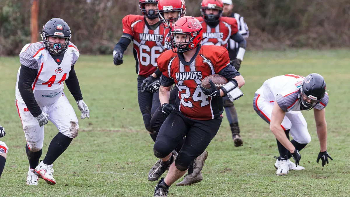American Football Bezirksliga Saisonvorbereitung: American Football Bezirksliga Saisonvorbereitung; Kuchen Mammuts - Schwaz Hammers;
Jan Marquardt (Kuchen Mammuts, #24);
15.03.2025; Ankenstadion; Kuchen.
Foto: Thomas Madel