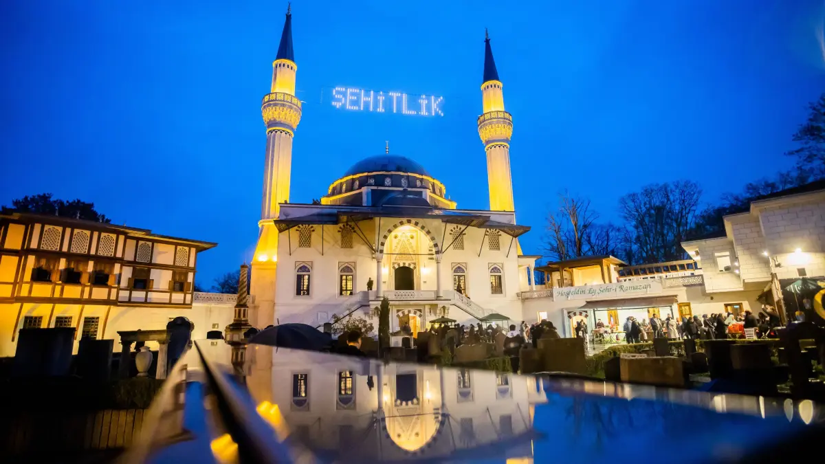 Ramadan in Berlin: Wann sind 2025 die Gebetszeiten? Wann sind die Essenszeiten? Hier gibt es den Kalender.