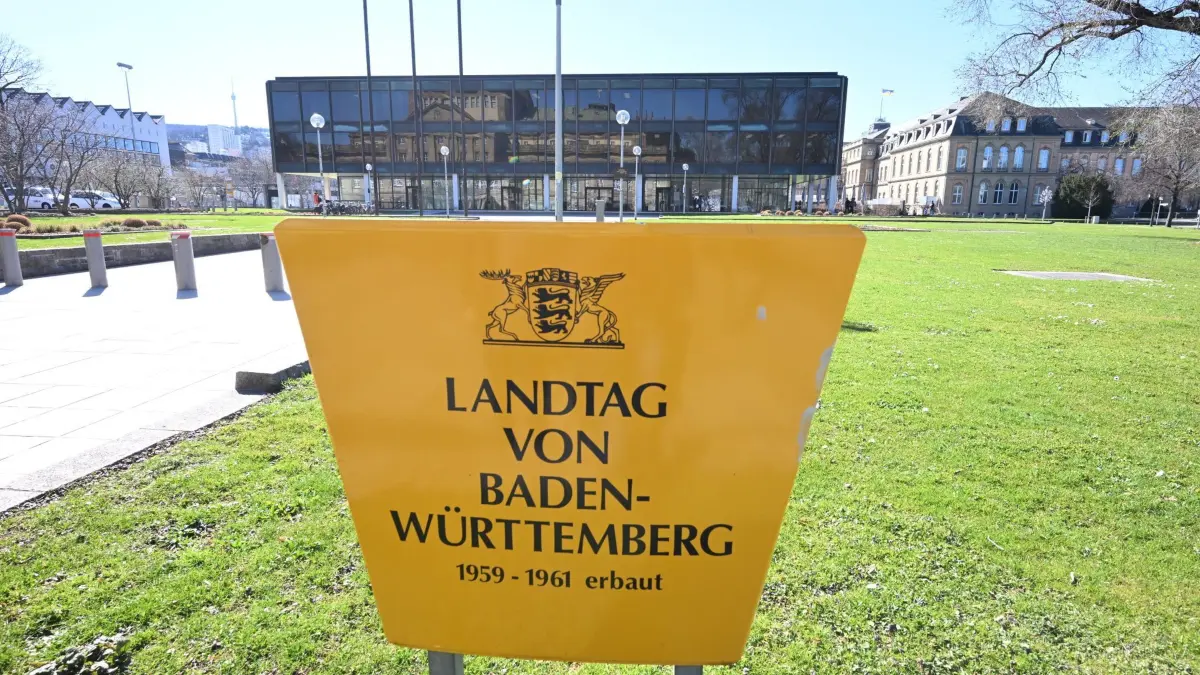 Landtag von Baden-Württemberg: 18.03.2025, Baden-Württemberg, Stuttgart: Das Gebäude des Landtags von Baden-Württemberg. Die nächste Landtagswahl in Baden-Württemberg findet voraussichtlich am 8. März 2026 statt. Diesen Termin hat Innenminister Strobl (CDU) einem Sprecher zufolge dem Kabinett vorgeschlagen. Foto: Bernd Weißbrod/dpa +++ dpa-Bildfunk +++