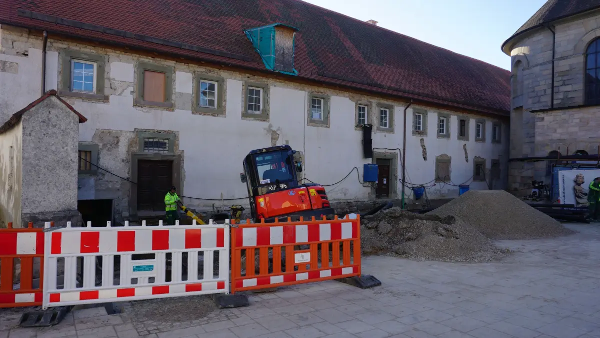 Einige Binsdorfer Vereine wollen im ehemaligen Kloster, das eine Großbaustelle ist, Räume im ersten Obergeschoss beziehen. Ortsvorsteher Andreas Bonaus informierte im Ortschaftsrat über die Pläne.