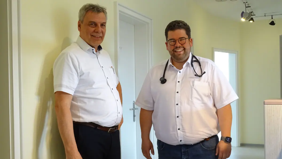 Freuen sich auf die Zusammenarbeit: die Doktores Bernhard Rewes (links) und Florian Rebholz.