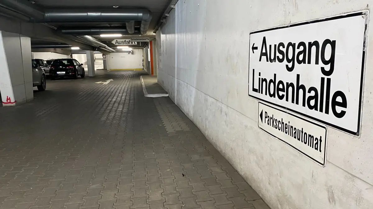 Tiefgarage Lindenhalle Ehingen Lindenplatz Parken Ehingen Parkplätze / hier: Tiefgarage mit Ausgang Lindenhalle