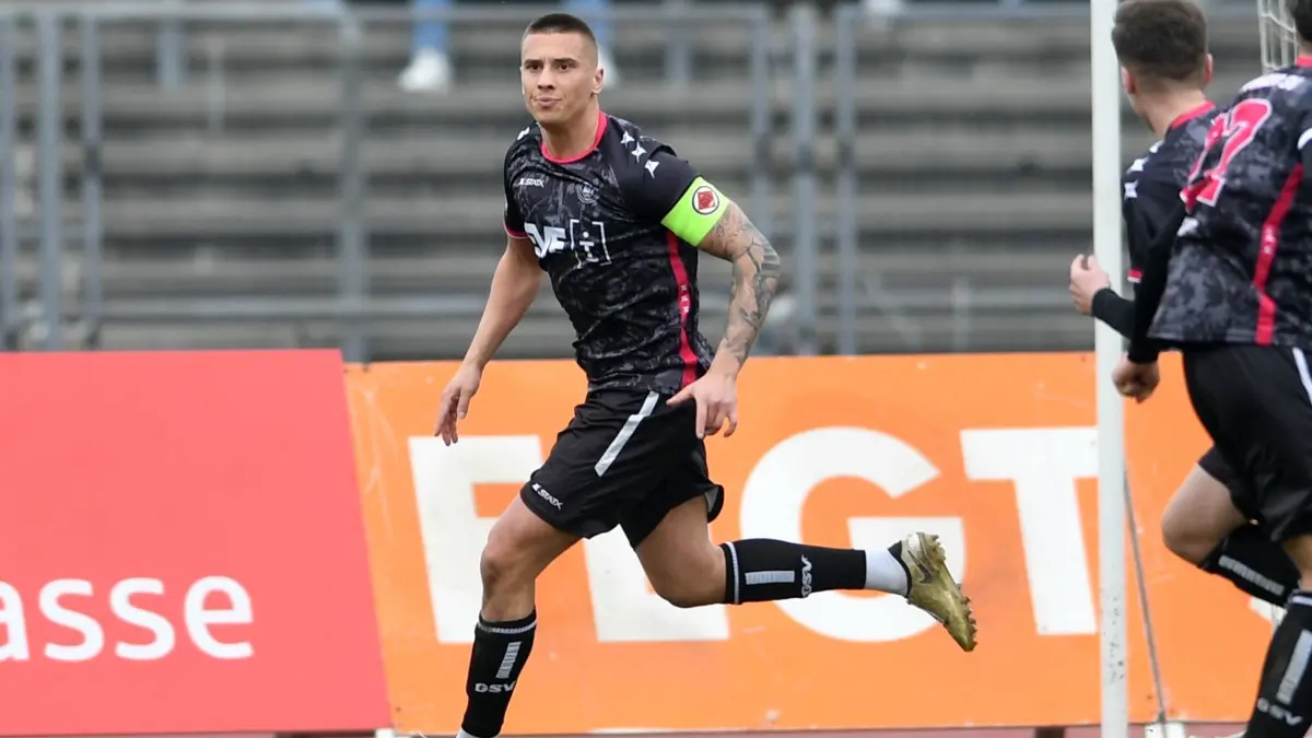 GER, Fussball, Regionalliga Suedwest - KSV Hessen Kassel vs Goeppinger SV, 22.03.2025: Jubel nach dem dem Treffer, Tor zum 0:1; Filip Milisic (Goeppinger SV, #28),
GER, KSV Hessen Kassel vs 1. Goeppinger SV, Fussball, Regionalliga Suedwest, Saison 2024-2025, 25. Spieltag, 22.03.2025,
Foto: Eibner-Pressefoto, Roland Sippel