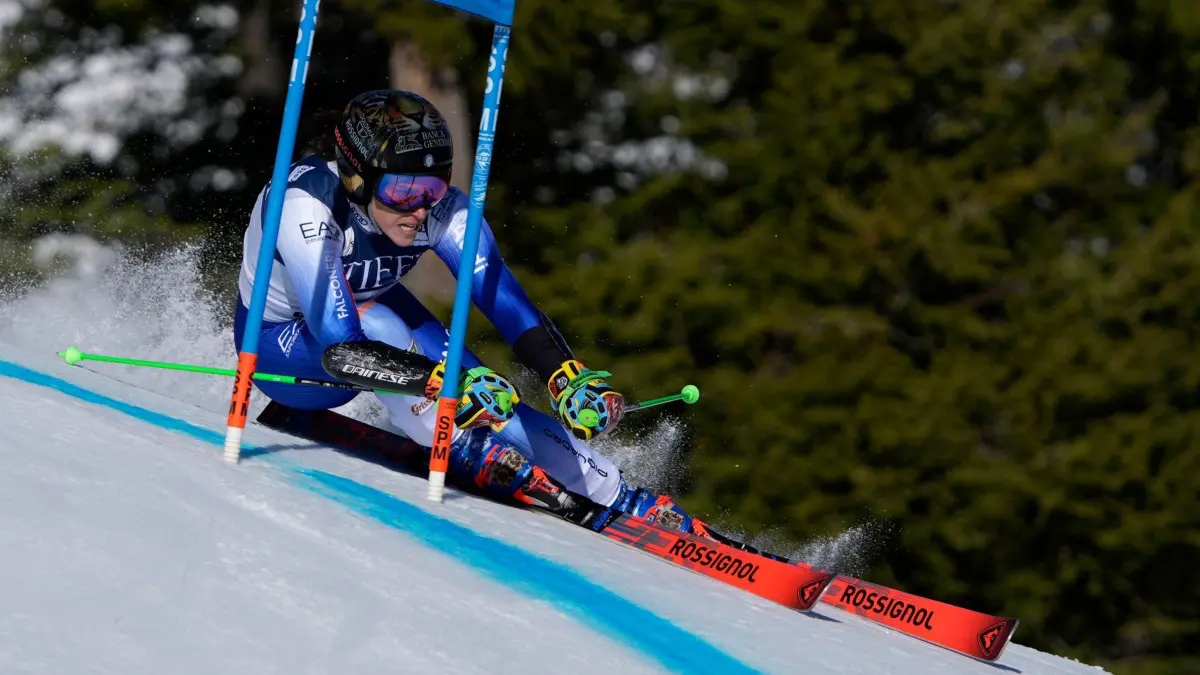 Ski alpin: Weltcup: 25.03.2025, USA, Sun Valley: Ski alpin: Weltcup, Riesenslalom, Damen. Federica Brignone aus Italien in Aktion. Foto: John Locher/AP/dpa +++ dpa-Bildfunk +++