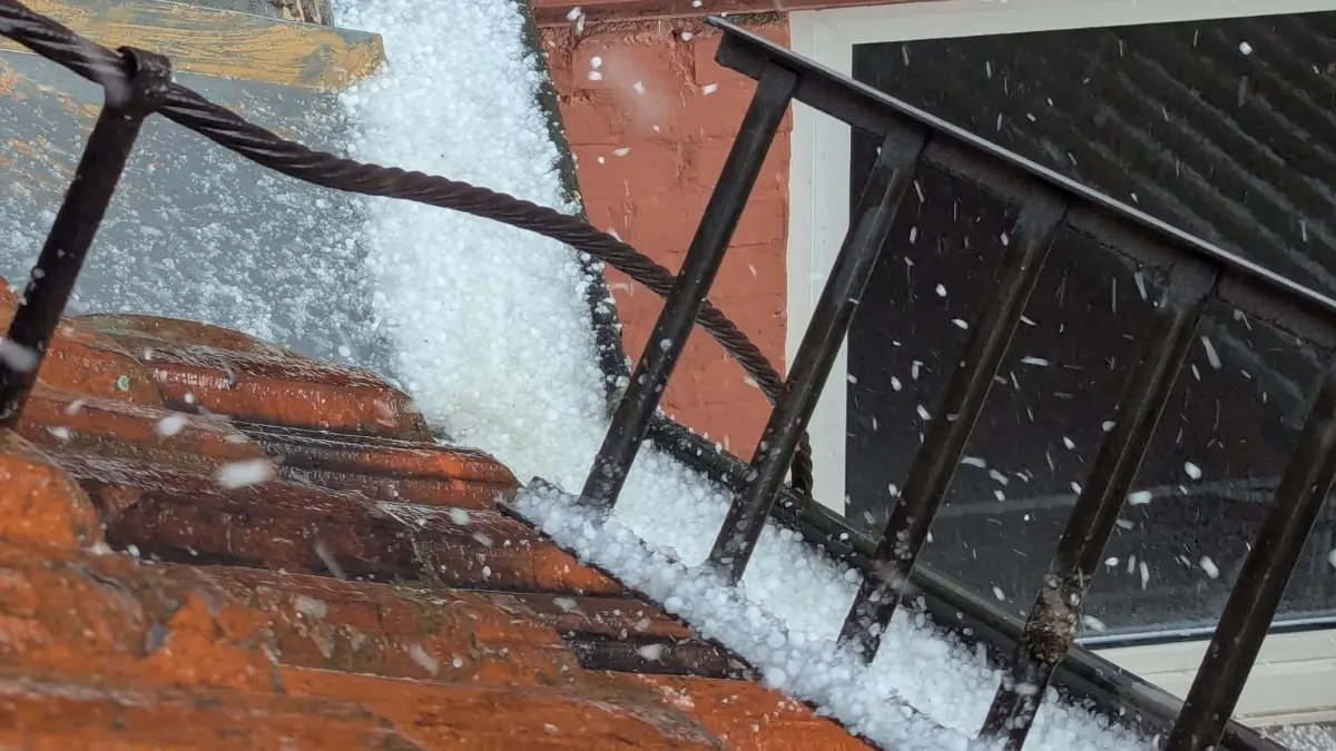 Am Dienstag wechselten sich Sonne und Regenschauer ab. Vereinzelt gab es auch Gewitter mit starken bis stürmischen Böen, Hagel und Starkregen.