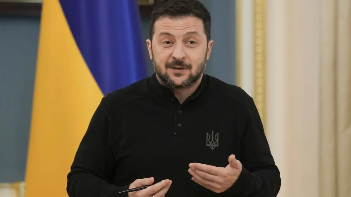Wolodymyr Selenskyj: 28.03.2025, Ukraine, Kiew: Der ukrainische Präsident Wolodymyr Selenskyj spricht während eines Briefings. Foto: Uncredited/AP/dpa +++ dpa-Bildfunk +++
