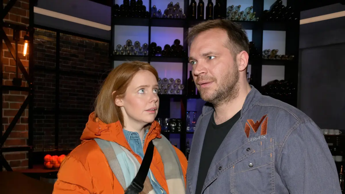Erfährt Toni (Olivia Marei), dass sich eine andere Frau in Erik (Patrick Heinrich) verliebt hat?