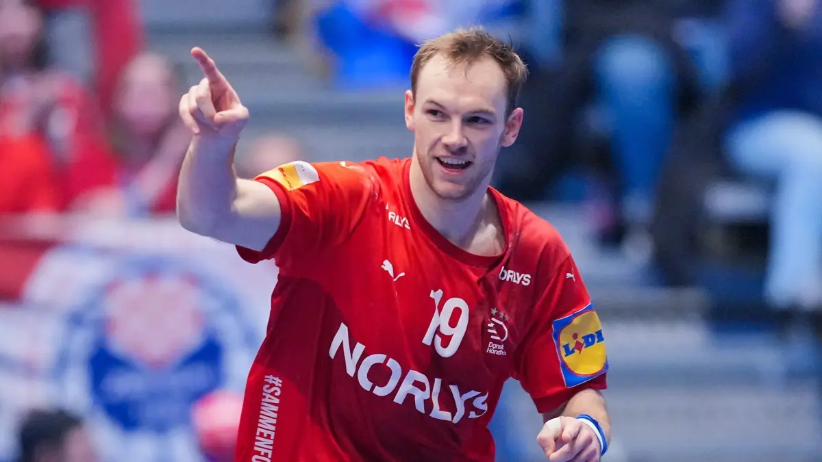 Mathias Gidsel: ARCHIV - 02.02.2025, Norwegen, Oslo: Handball: WM, Kroatien - Dänemark, Finalrunde, Finale, Unity Arena, Dänemarks Mathias Gidsel jubelt nach seinem Tor. Er ist wieder für die Wahl zum Welthandballer vorgeschlagen. (zu dpa: «Wolff geschlagen: Gidsel erneut zum Welthandballer gewählt») Foto: Soeren Stache/dpa +++ dpa-Bildfunk +++