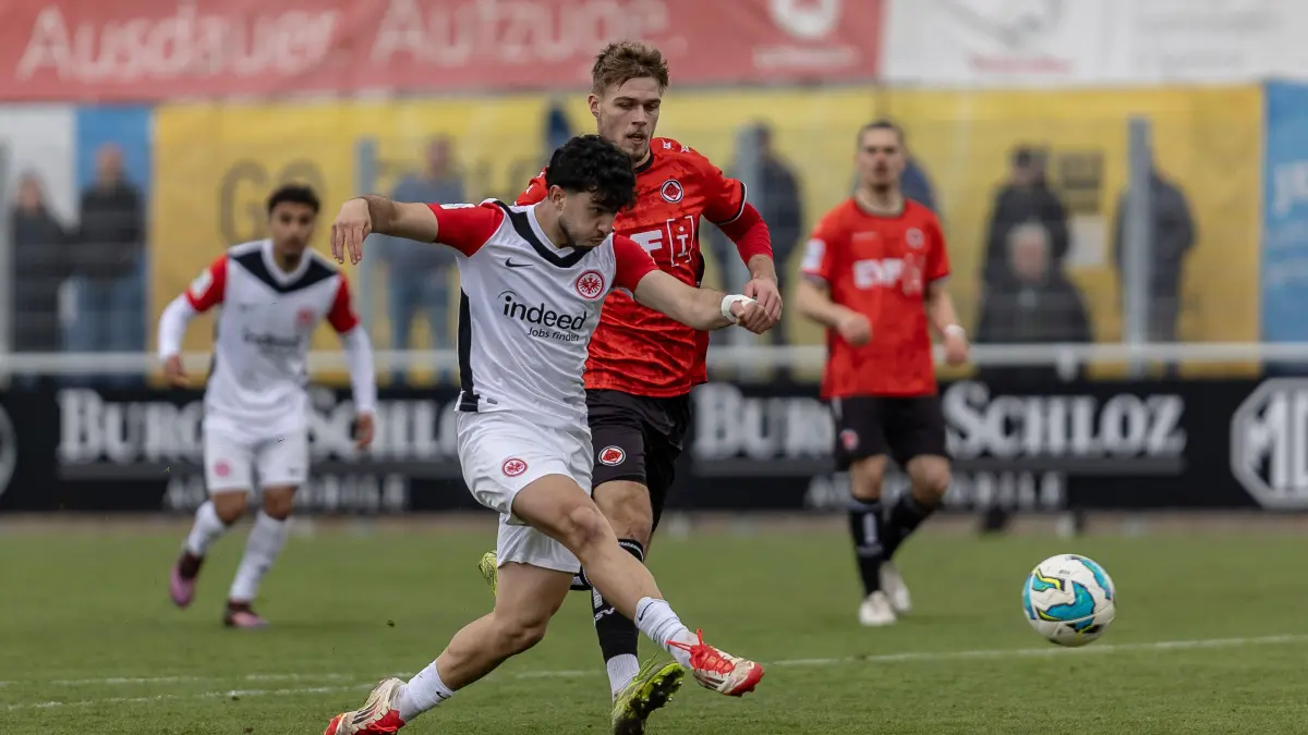 GER, 1. Goeppinger SV vs. Eintracht Frankfurt II, Fussball, Regionalliga SW, 26. Spieltag, Saison 2024/2025, 29.03.2025: Tor 0:1 Kaan Inanoglu (Eintracht Frankfurt #11) im Hintergrund Yannik Wolff (1. Goeppinger SV #19),
GER, 1. Goeppinger SV vs. Eintracht Frankfurt II, Fussball, Regionalliga SW, 26. Spieltag, Saison 2024/2025, 29.03.2025,
Foto: Eibner-Pressefoto/Jani Pless