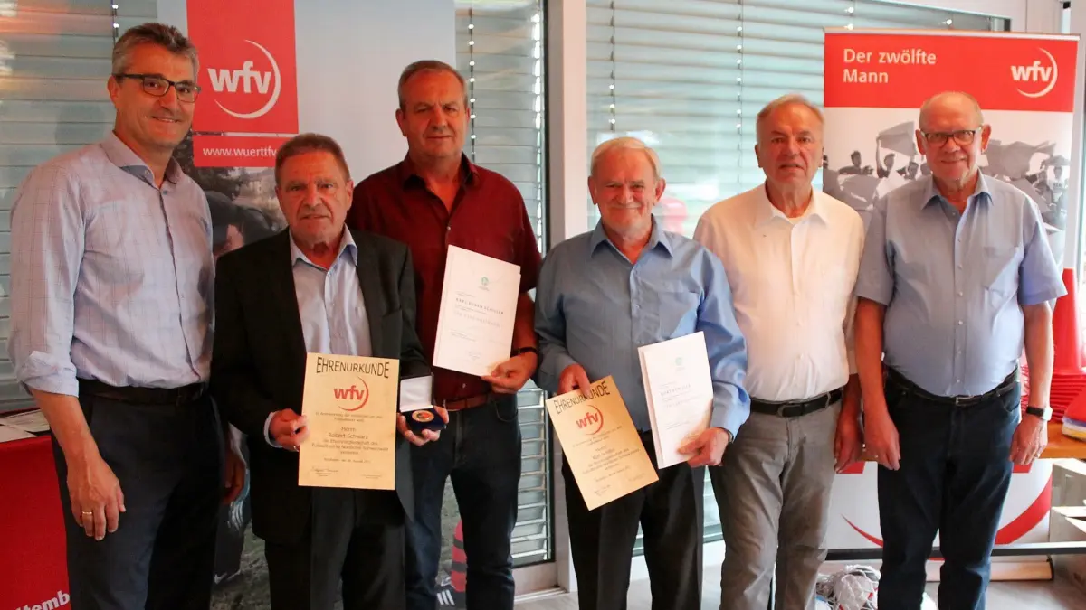 Im Jahr 2019 wurde Robert Schwarz (Mitte) noch geehrt. Neben ihm Knut Kircher (links) und Eugen Schiller (rechts).