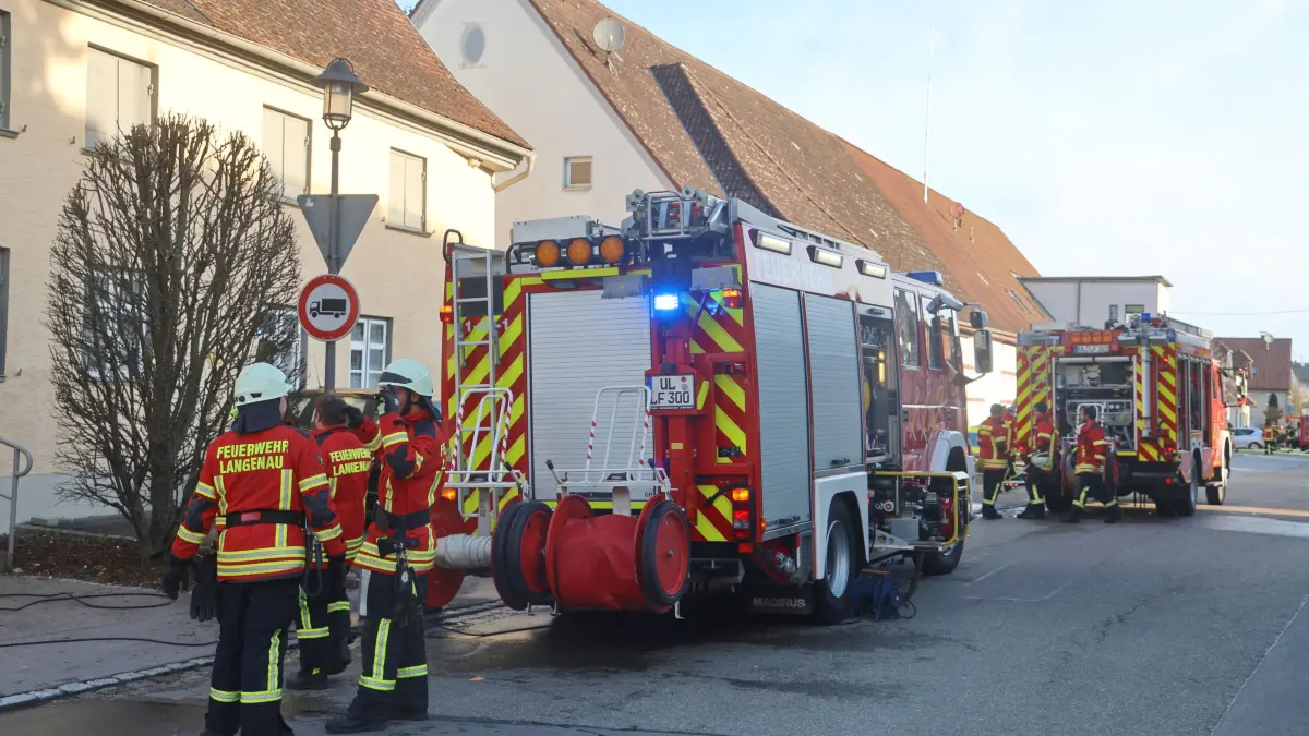 Die Feuerwehren Langenau und Bernstadt waren am Sonntagmorgen im Einsatz.