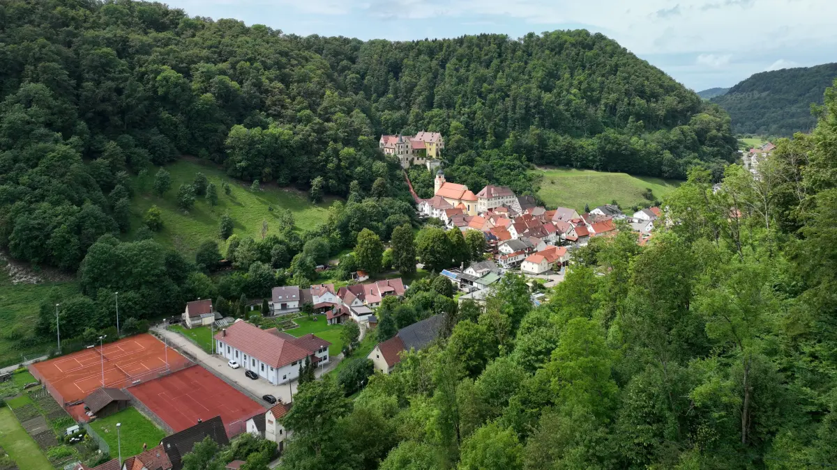 Sielmanns Waldbioptop Schwäbische Alb mit Blick auf Schloss Weißenstein.
Foto: Lena Steußloff/Heinz Sielmann Stiftung
Drohnenaufnahme 13.08.2024