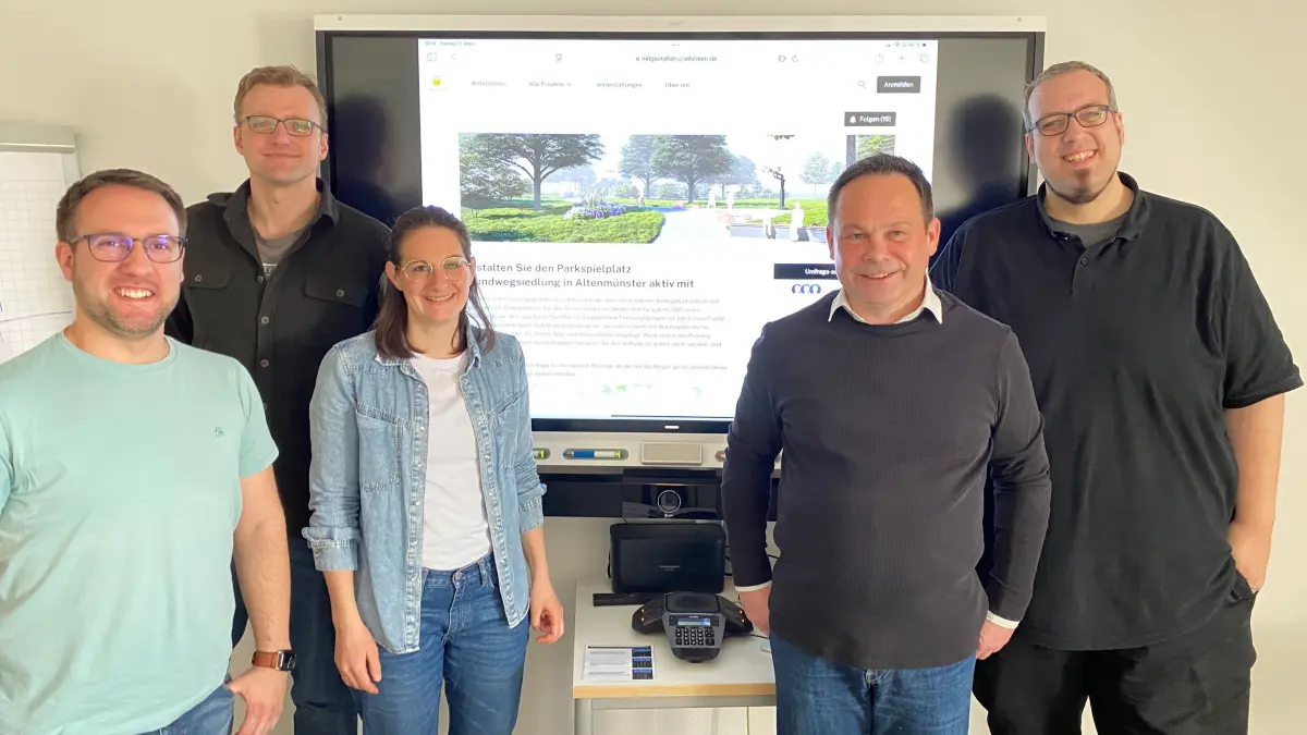 Eine ressortübergreifende Arbeitsgruppe der Stadtverwaltung Crailsheim hat die Einführung der digitalen Bürgerbeteiligungsplattform vorangetrieben (von links): Christian Herse, Georg Töws, Annika Volland, Stefan Markus und Kai Hinderberger.