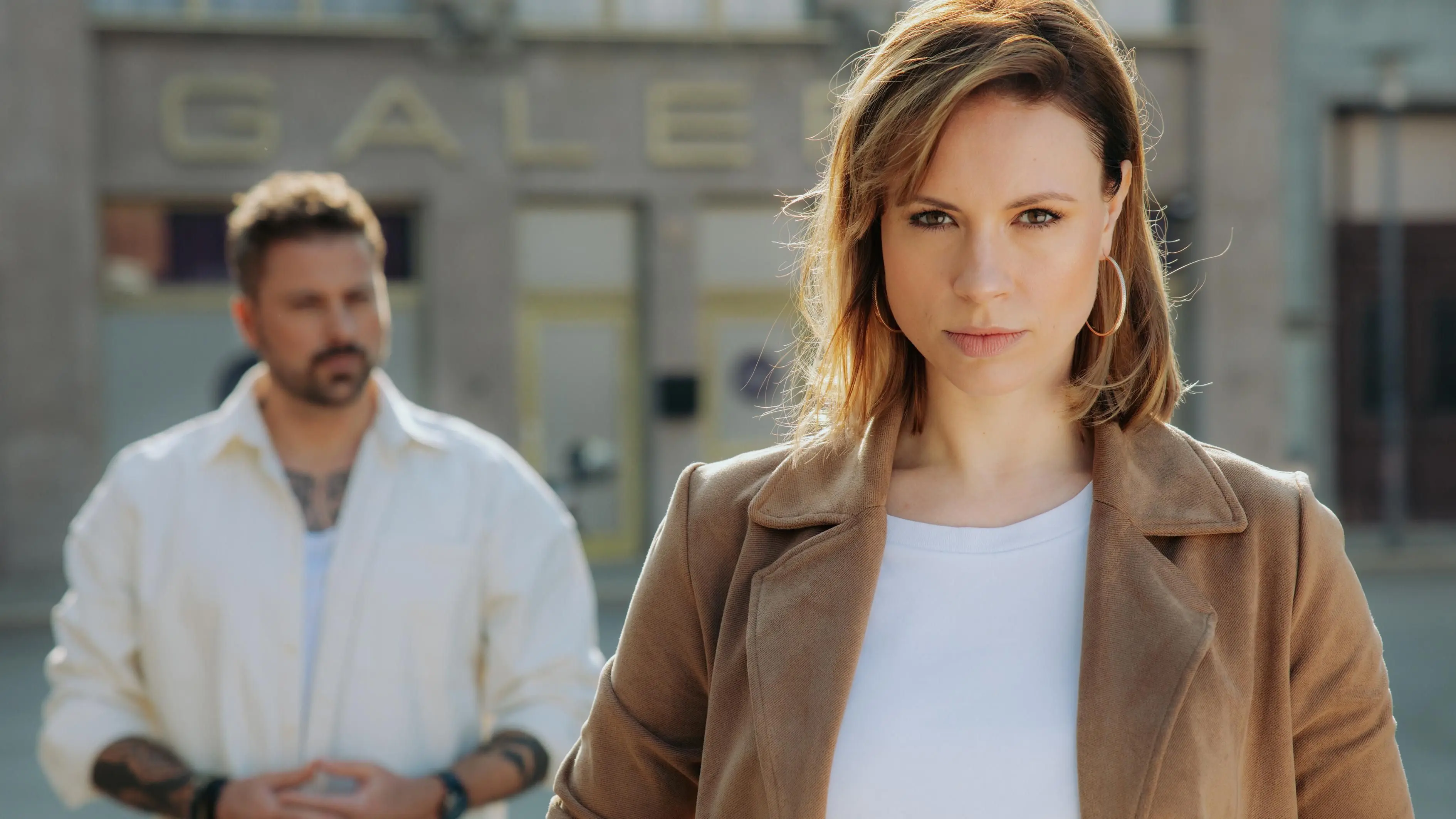 John (Felix von Jascheroff) weiß bis heute nicht, dass er ein Kind mit Zoe (Lara Dandelion Seibert) hat.