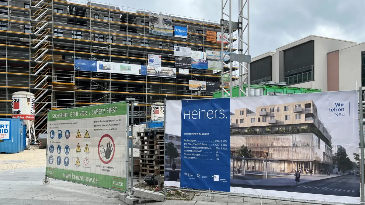 Das Heiners in Neu-Ulm wird zwar formal von der Entwicklungsgesellschaft gebaut, tatsächlich steckt hier aber auch Geld der Stadt drin. Ein Vorschlag zur Haushaltskonsolidierung lautet ja, die dort entstehenden Wohnungen und Büros zu verkaufen.