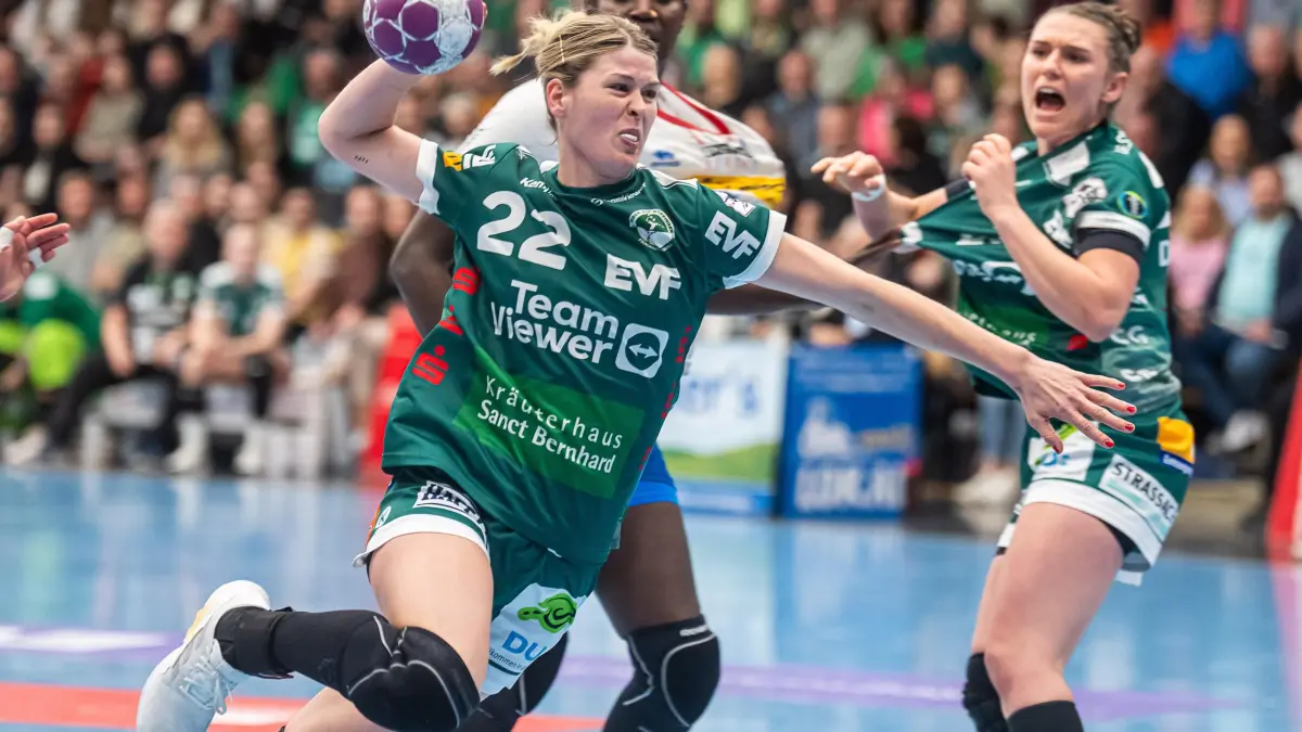Frisch Auf Goeppingen vs. HSG Blomberg-Lippe, Handball, 1. Bundesliga, Spielzeit 2024/2025, 05.04.2025: Sina Ehmann (Frisch Auf Frauen, #22) mit Tempo am Ball, Frisch Auf Goeppingen vs. HSG Blomberg-Lippe, Handball, 1. Bundesliga, Spielzeit 2024/2025, 05.04.2025
Foto: EIBNER/Michael Schmidt