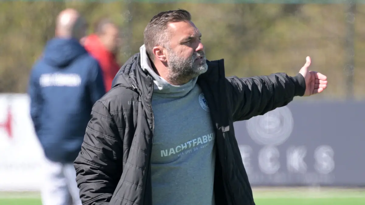 Young Boys Reutlingen vs. TSG Tuebingen Fussball, Verbandsliga, 21.Spieltag, Saison 2024/2025, 06.04.2025 : Volker Grimminger (Young Boys Reutlingen, Trainer)
Young Boys Reutlingen vs. TSG Tuebingen, Fussball, Verbandsliga, 21.Spieltag, Saison 2024/2025, 06.04.2025
Foto: Eibner-Pressefoto/ Tobias Baur
