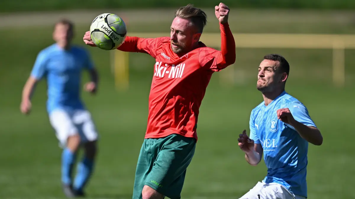 Landesliga 3, 21. Spieltag, SV Nehren - TSV Nagold: Landesliga 3, 21. Spieltag, SV Nehren - TSV Nagold, 06.04.2025 - links Oliver Traub (Nehren) - rechts Perparim Halimi (Nagold)
Foto: Axel Grundler