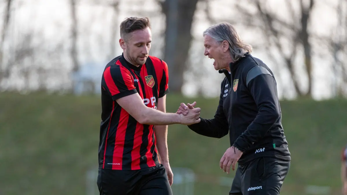 Gehen nach dieser Saison getrennte Wege: Stürmer Janik Michel (links) und FCH-Trainer Karsten Maier.