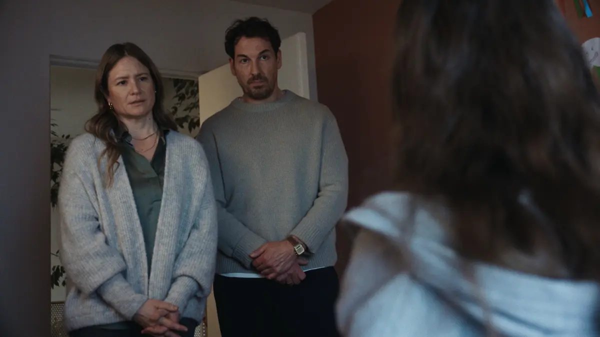 Für Julia (Julia Jentzsch) und Tobias (Felix Kramer) wird es ernst: Ihre Tochter Marielle weiß alles, was sie denken.