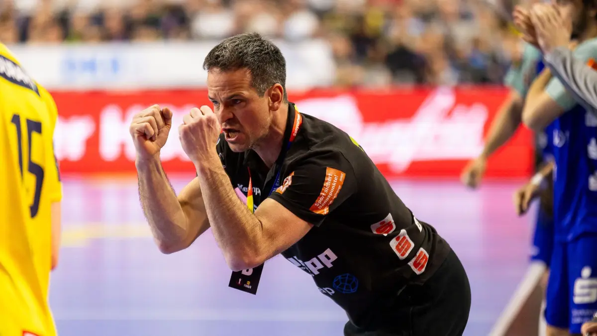 Matthias Matti FLOHR (HBW Balingen-Weilstetten, Cheftrainer) jubelt/freut sich, Jubel, Emotion, Freude, Begeisterung, positive Emotionen
Rhein-Neckar-Loewen (RNL) vs. HBW Balingen-Weilstetten (HBW), Handball, Maenner, Daikin Handball Bundesliga (HBL), DHB-Pokal, LIDL Final Four, Final4, Spiel um Platz 3, Spielzeit 2024/2025, 13.04.2025
Foto: Eibner-Pressefoto/Oliver Schmidt