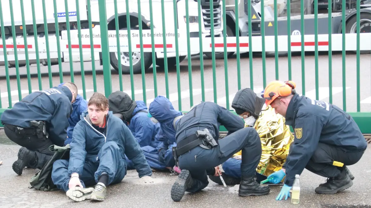 Protestaktion des Bündnis Gemeinsam gegen die Tierindustrie beim Schlachthof in Crailsheim