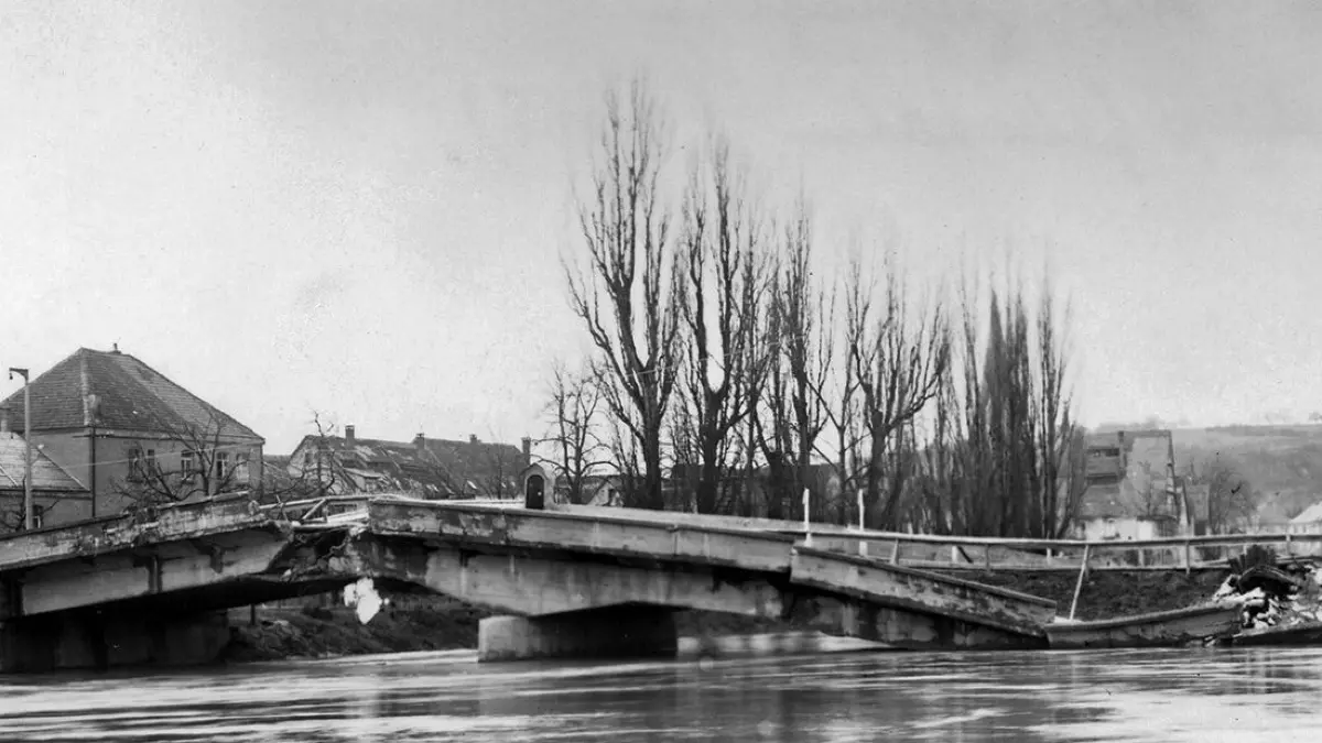 Gesprengte Brücke Rottenburg