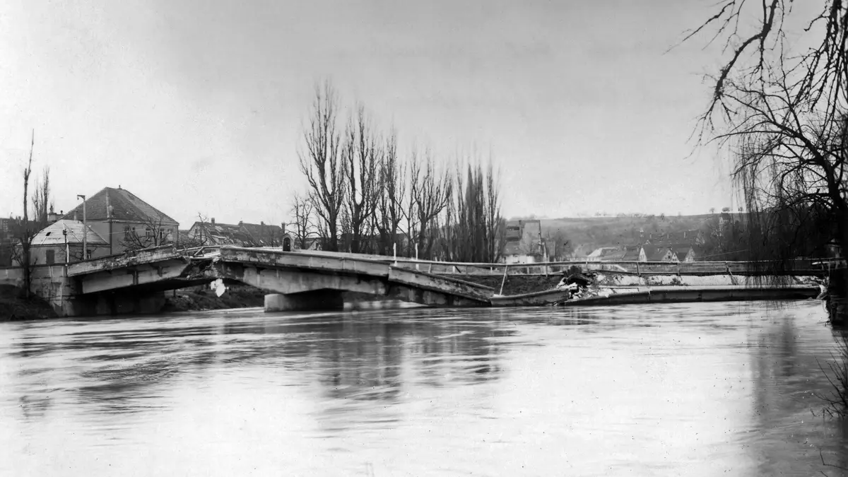 Gesprengte Brücke Rottenburg