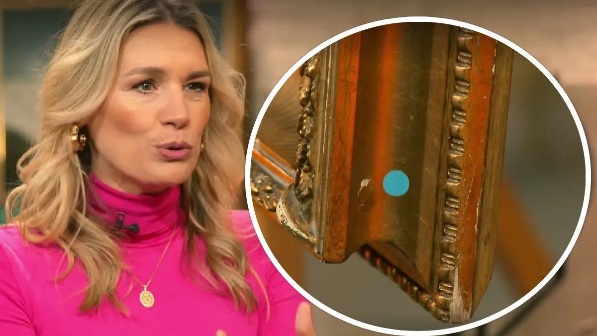 Dr. Bianca Berding findet einen Punkt auf einem Gemälde. Der drückt den Preis ordentlich.