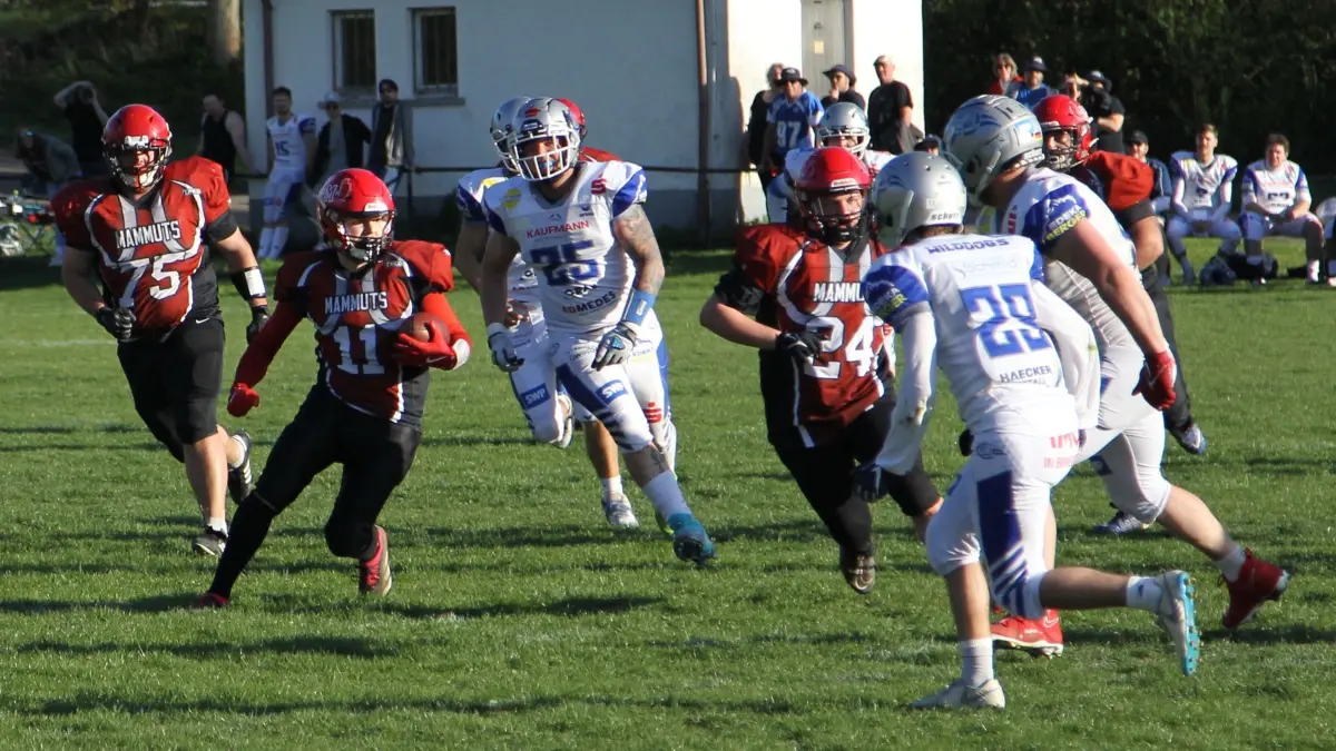 Football-BZL, Kichen Mammuts - Pforheim Wilddogs II 14:27; Die Kuchen Mammuts spielen lange auf Augenhöhe mit den Gästen aus Pforzheim.