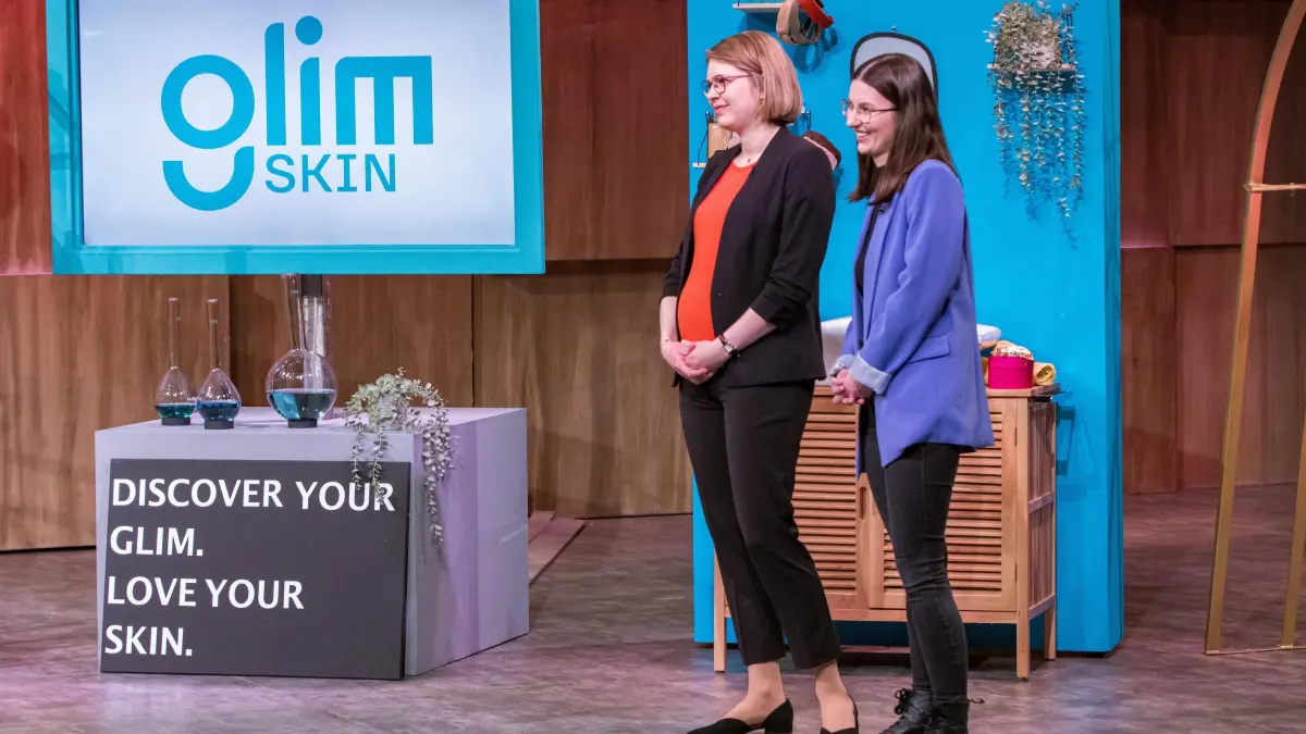 Das Gründer-Duo Dr. Friederike Kogelheide (l.) und Benita Botterhuis pitcht am 28. April 2025 in „Die Höhle der Löwen“ das Start-up GlimSkin.