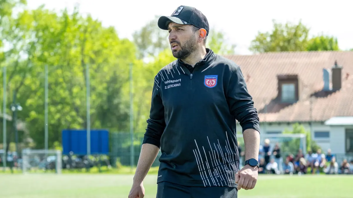 TSV Gomaringen vs. SV Wurmlingen, Fussball, Bezirksliga Alb, Wuerttemberg, 23. Spieltag, Spielzeit 2024/2025, 27.04.2025: Sevket Gencaban (Gomaringen, Trainer),
TSV Gomaringen vs. SV Wurmlingen, Fussball, Bezirksliga Alb, Wuerttemberg, 23. Spieltag, Spielzeit 2024/2025, 27.04.2025,
Eibner-Pressefoto/Sascha Walther