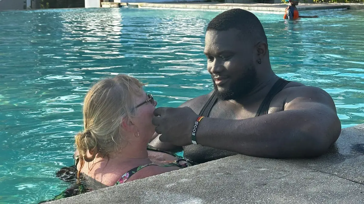 Sabine und Eugene sehen sich nach zweieinhalb Jahren in Kenia wieder.