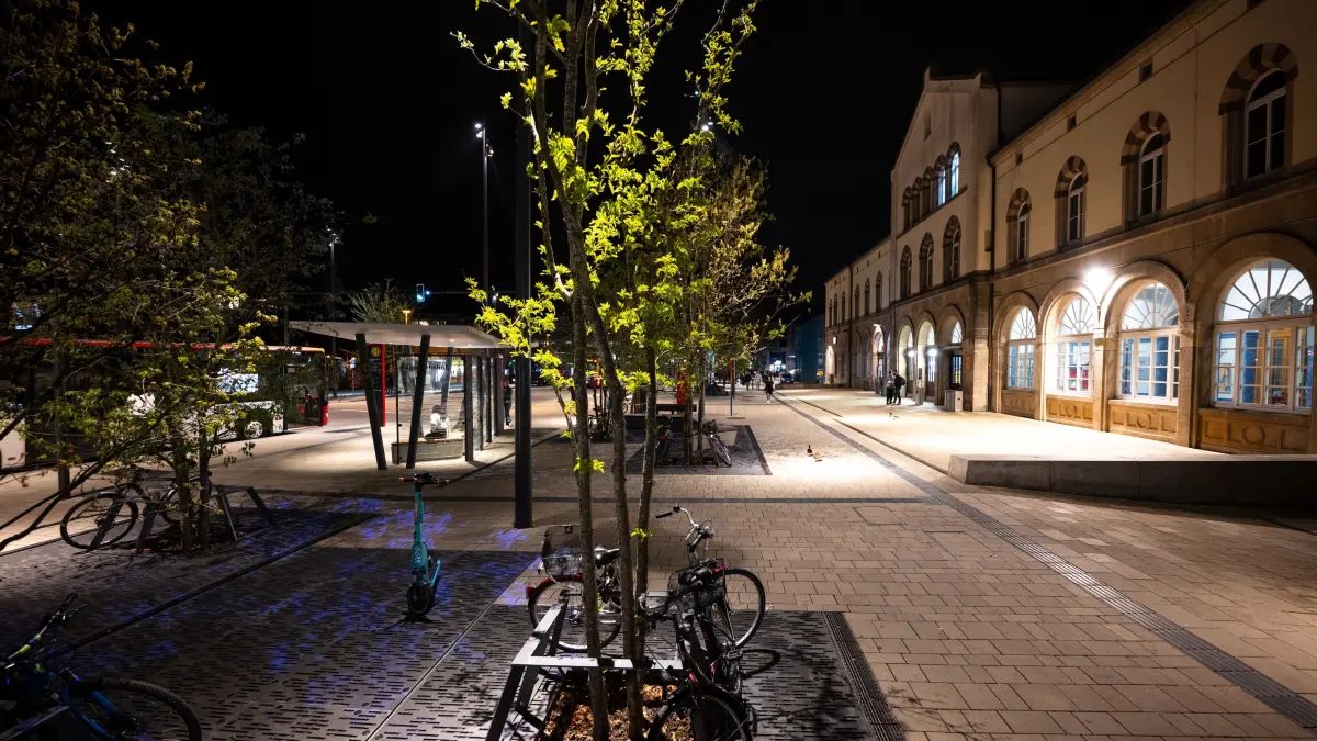ZOB bei Nacht, Busbahnhof, Bahnhof, Europaplatz, Dunkelheit