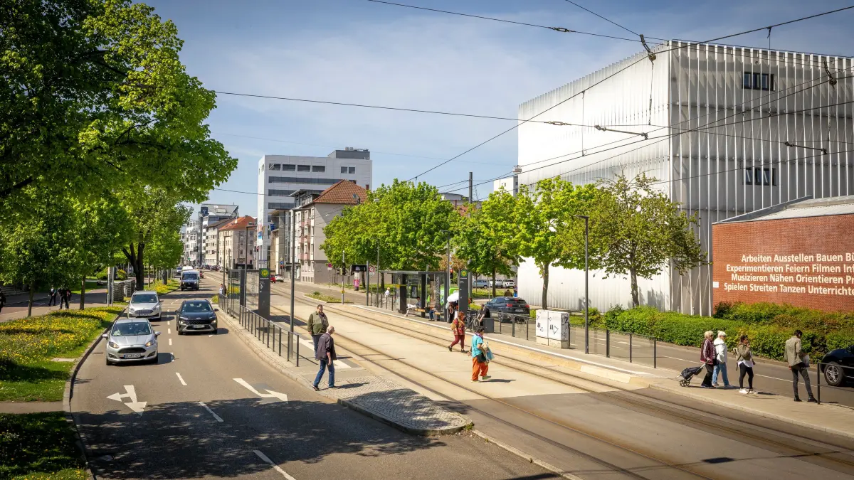 Olgastraße: Kanal muss zwischen Theater und Willy-Brandt-Platz saniert werden. Er verläuft in der Straßenmitte und unter den Straßenbahngleisen