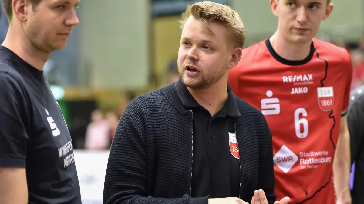 TV Rottenburg vs. TV Buehl, Volleyball, 2. Bundesliga Sued, 26. Spieltag, Saison 2024/2025, 26.04.2025: Auszeit, Jan Scheuermann (TV Rottenburg, Trainer)
TV Rottenburg vs. TV Buehl, Volleyball, 2. Bundesliga Sued, 26. Spieltag, Saison 2024/2025, 26.04.2025,
Foto: Eibner-Pressefoto/Ralph Kunze
