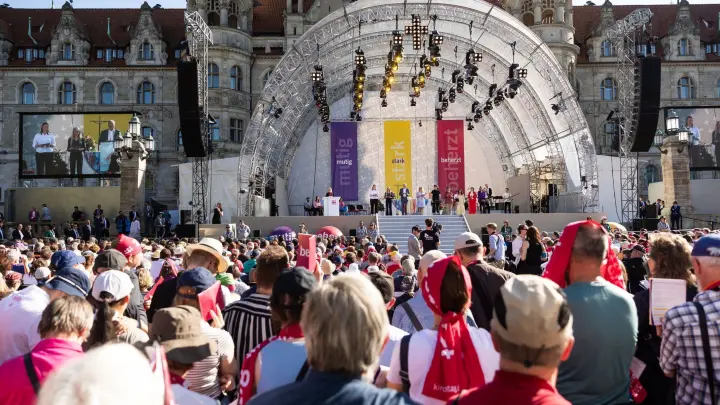 Darf Kirche politisch sein?